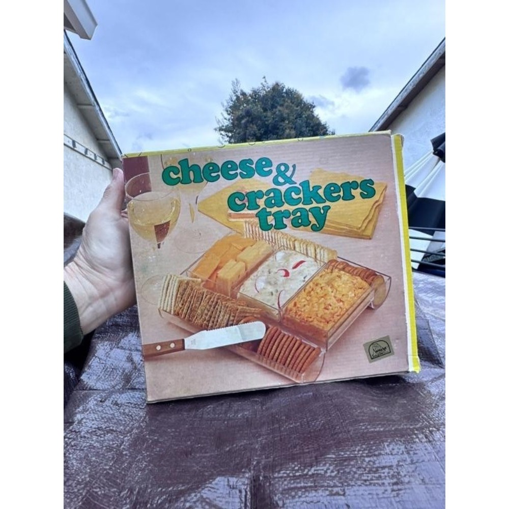 Nantucket Cheese & Crackers Serving‎ Tray Clear Acrylic, Crack in the Center